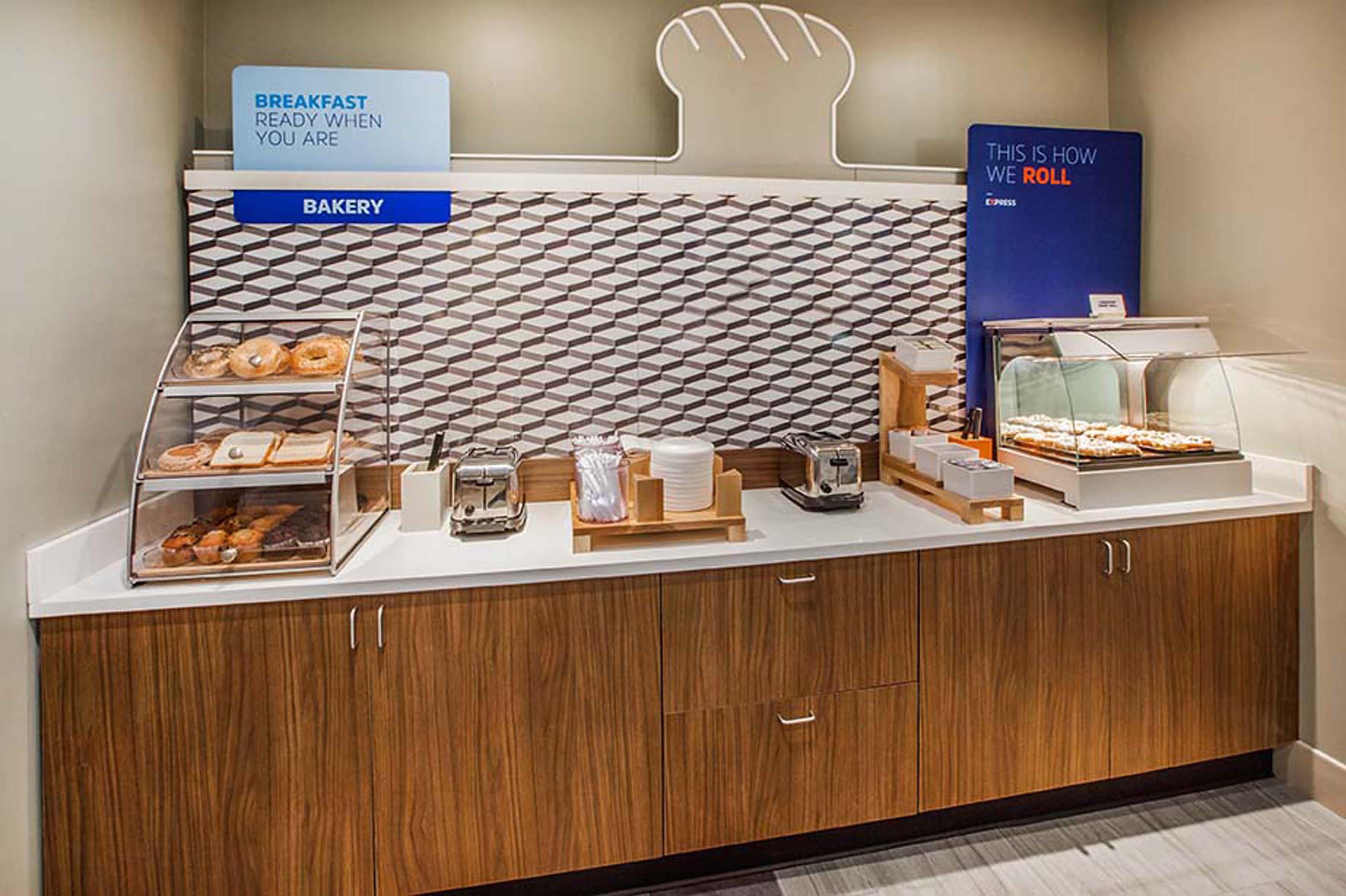 Holiday Inn Express Montgomery East I-85 By Ihg Esterno foto